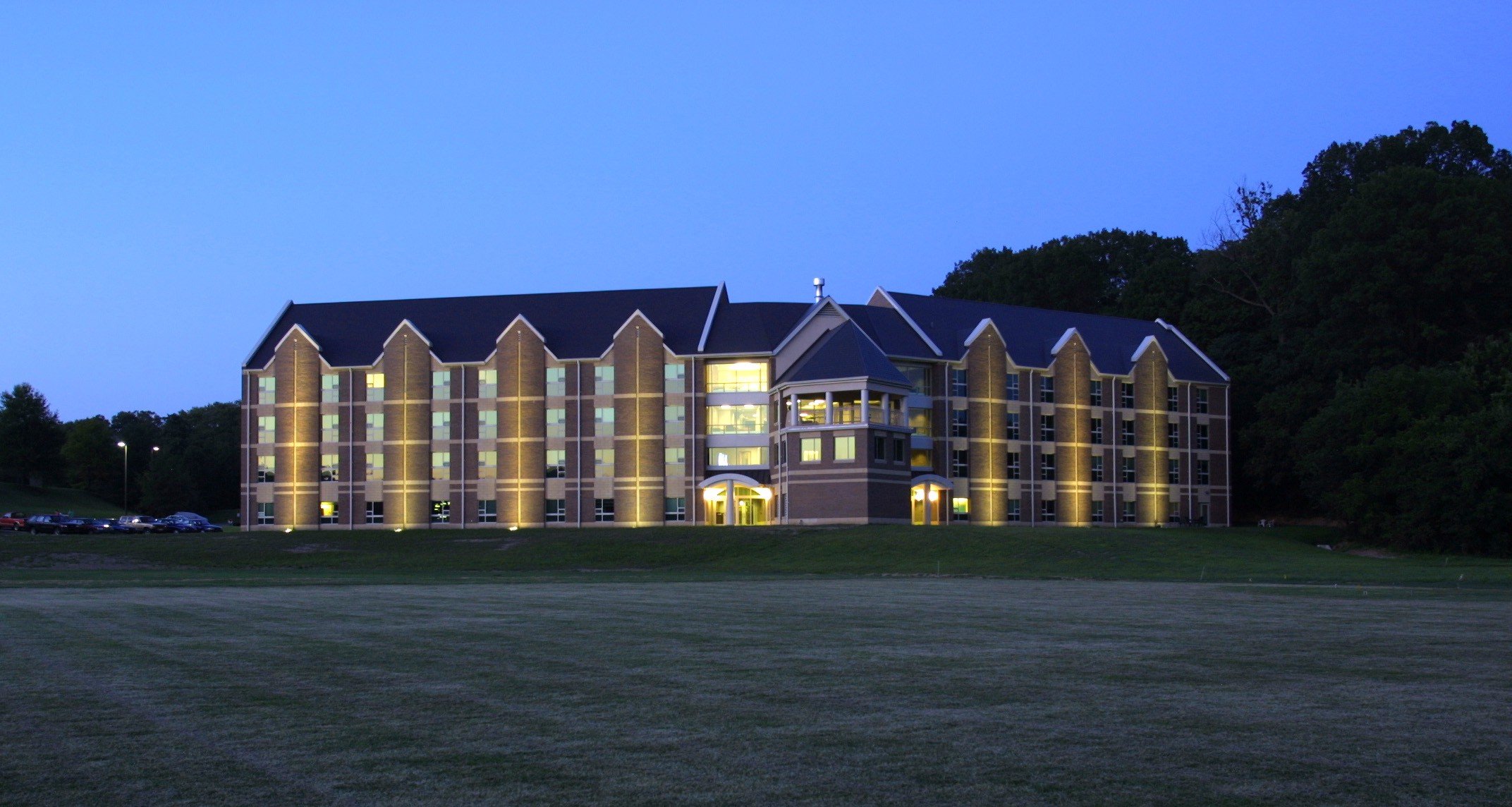 bellarmine-university-anniversary-hall-west-view-dusk