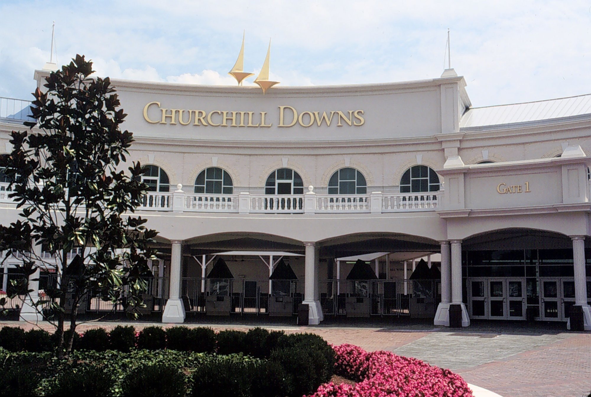 churchill-downs-exterior-entrance