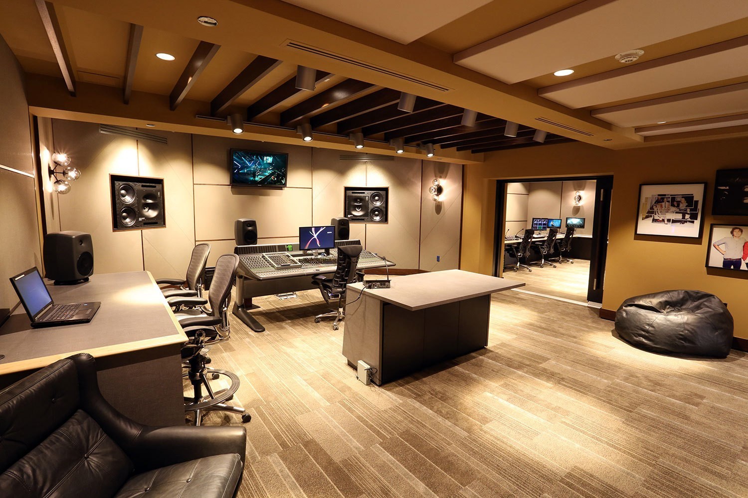 iheart-radio-theater-losangeles-sound-room