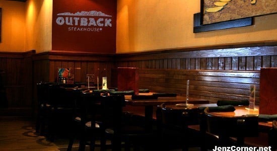 outback-steakhouse-dining-area-booth