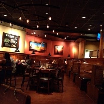 outback-steakhouse-dining-area