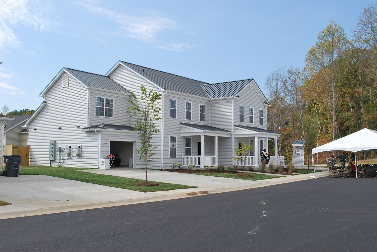 ft-campbell-zero-energy-housing-exterior-sideview-front