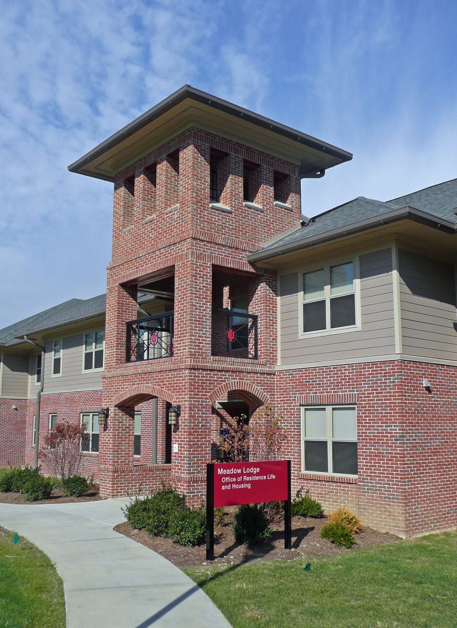 indiana-university-southeast-student-lodges-exterior-entrance-day