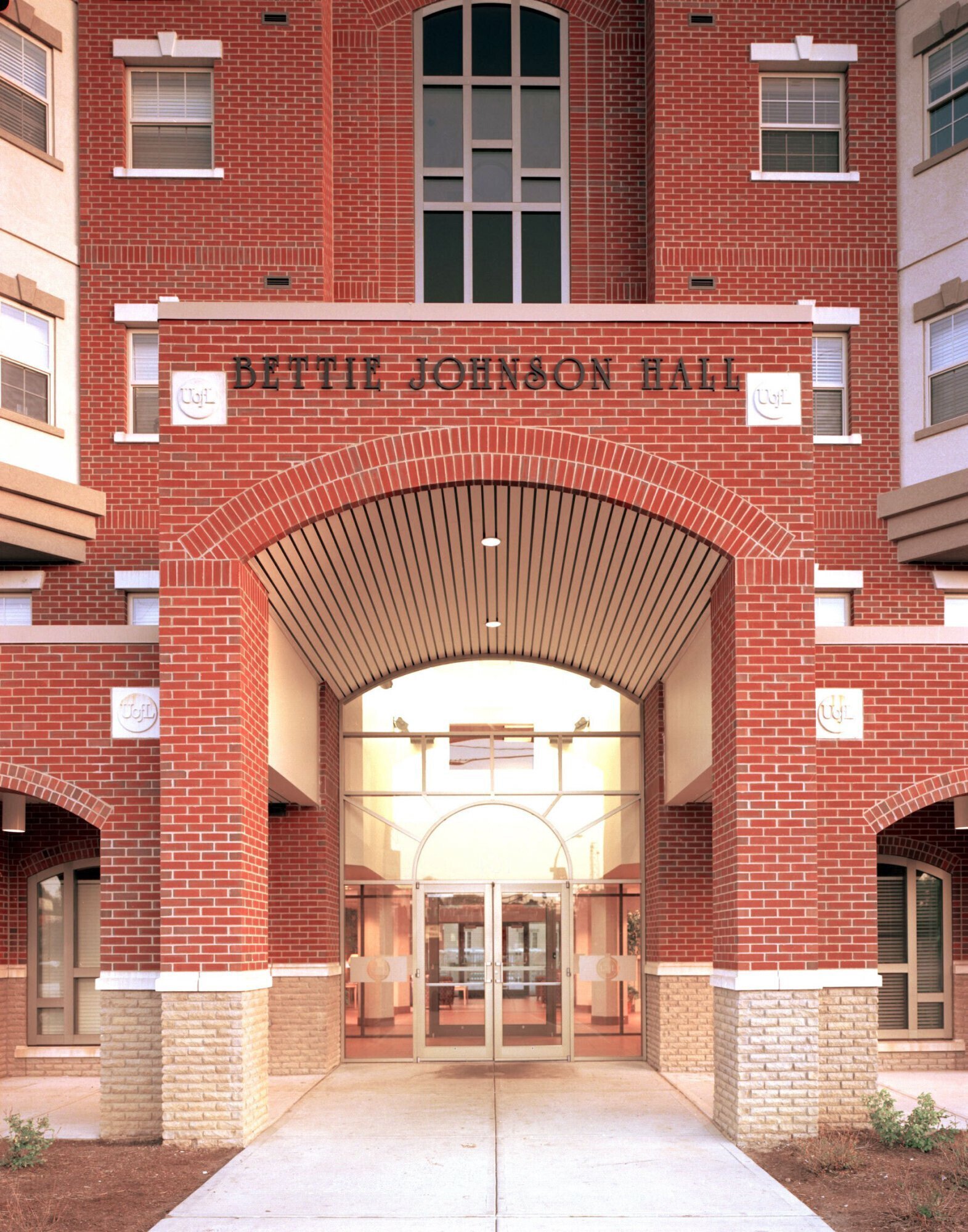 university-of-louisville-bettie-johnson-hall-entrance