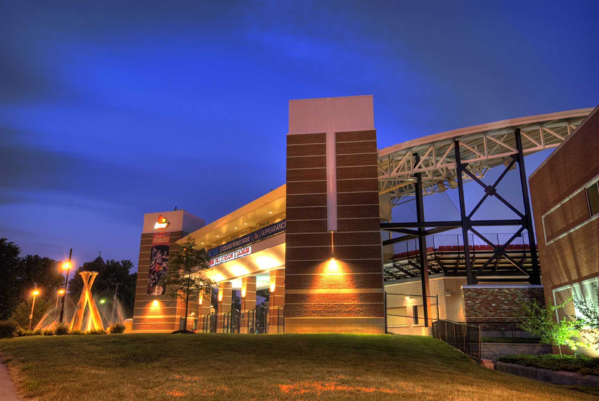 university-of-louisville-jim-patterson-baseball-stadium-sideview