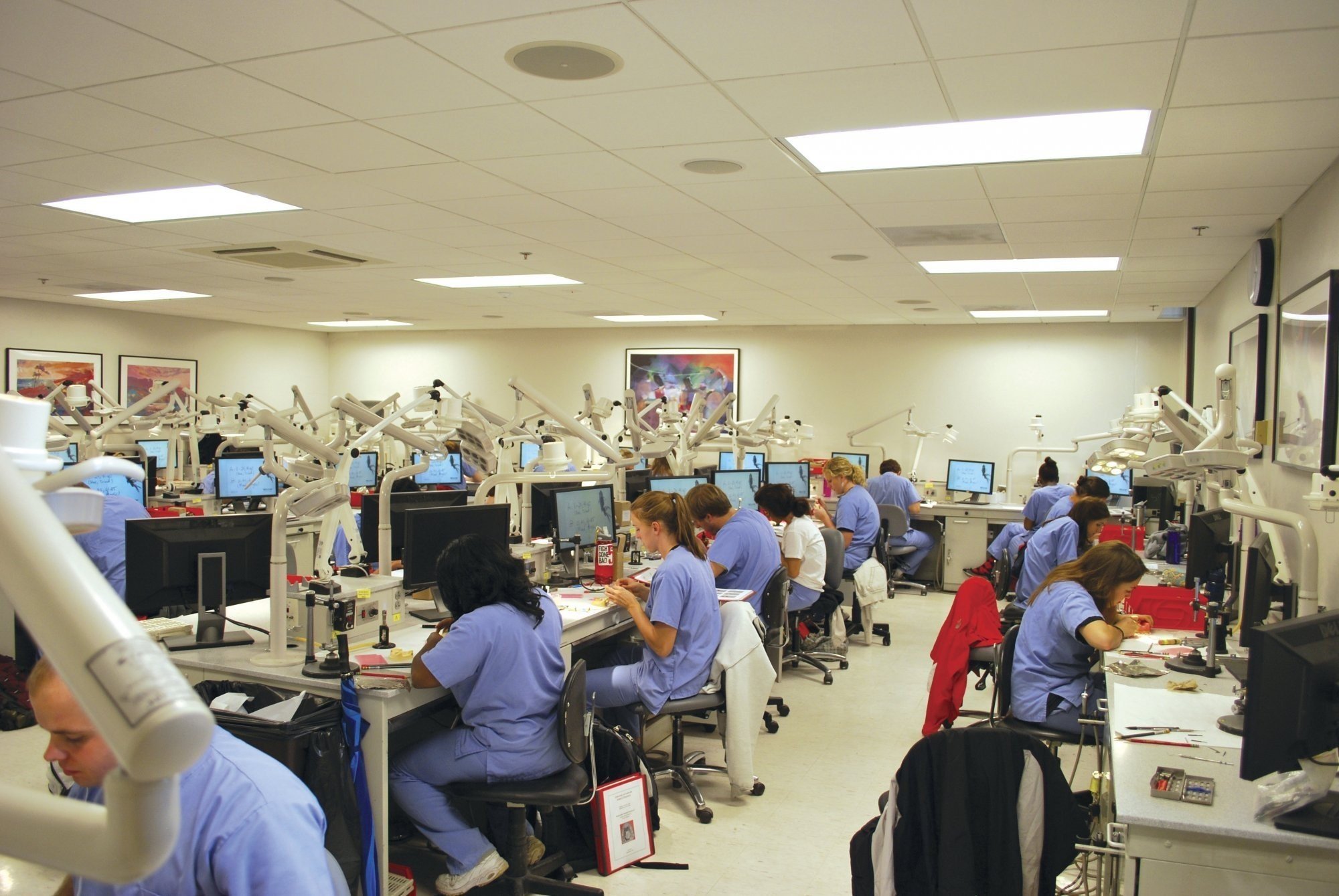 university-of-louisville-school-of-dentistry-classroom-students